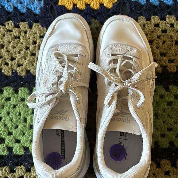 Reebok Sneakers size 8 1/2 NWOT - Picture 3 of 5